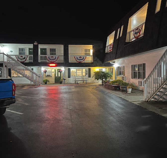 Snyders Shoreline Inn (Shoreline Motel) - From Website